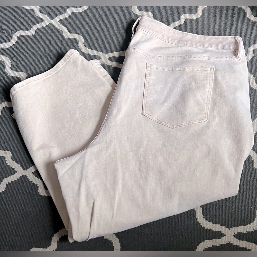 Like New Boutique Pale Pink, Skinny Crop, Ripped, Plus Size Jean Capris, Sz. 24W